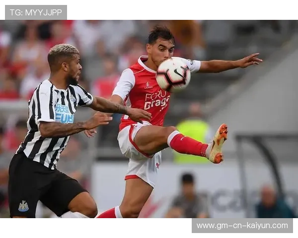 那不勒斯锋线在比赛中不断创造机会