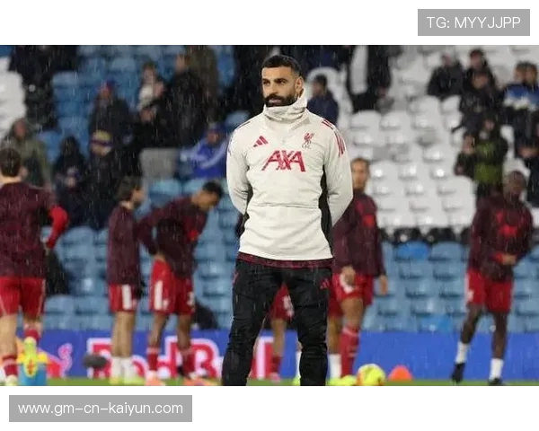 萨拉赫为队友送出直塞，利物浦配合高效